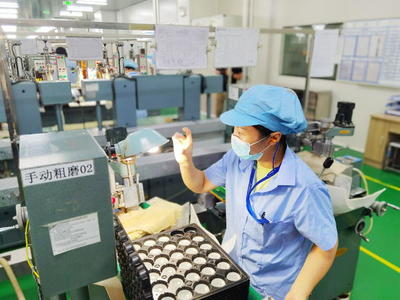 信阳舜宇光学:看一枚镜片映出的五光十色